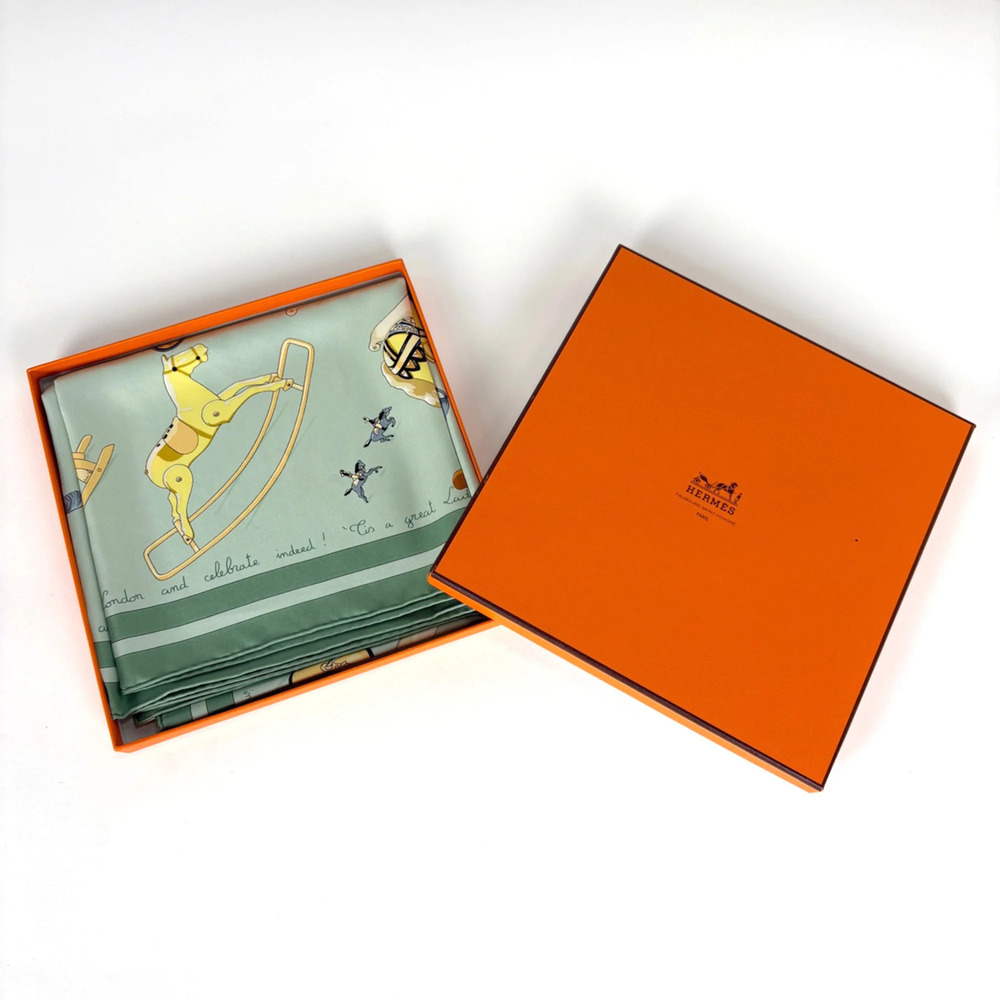 HERMES Authentic Green Silk Scarf - Picture 4 of 4